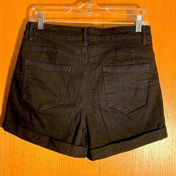 Black juniors Large ripped distressed cuffed 5 pocket STRETCH jean shorts EUC - Picture 1 of 8